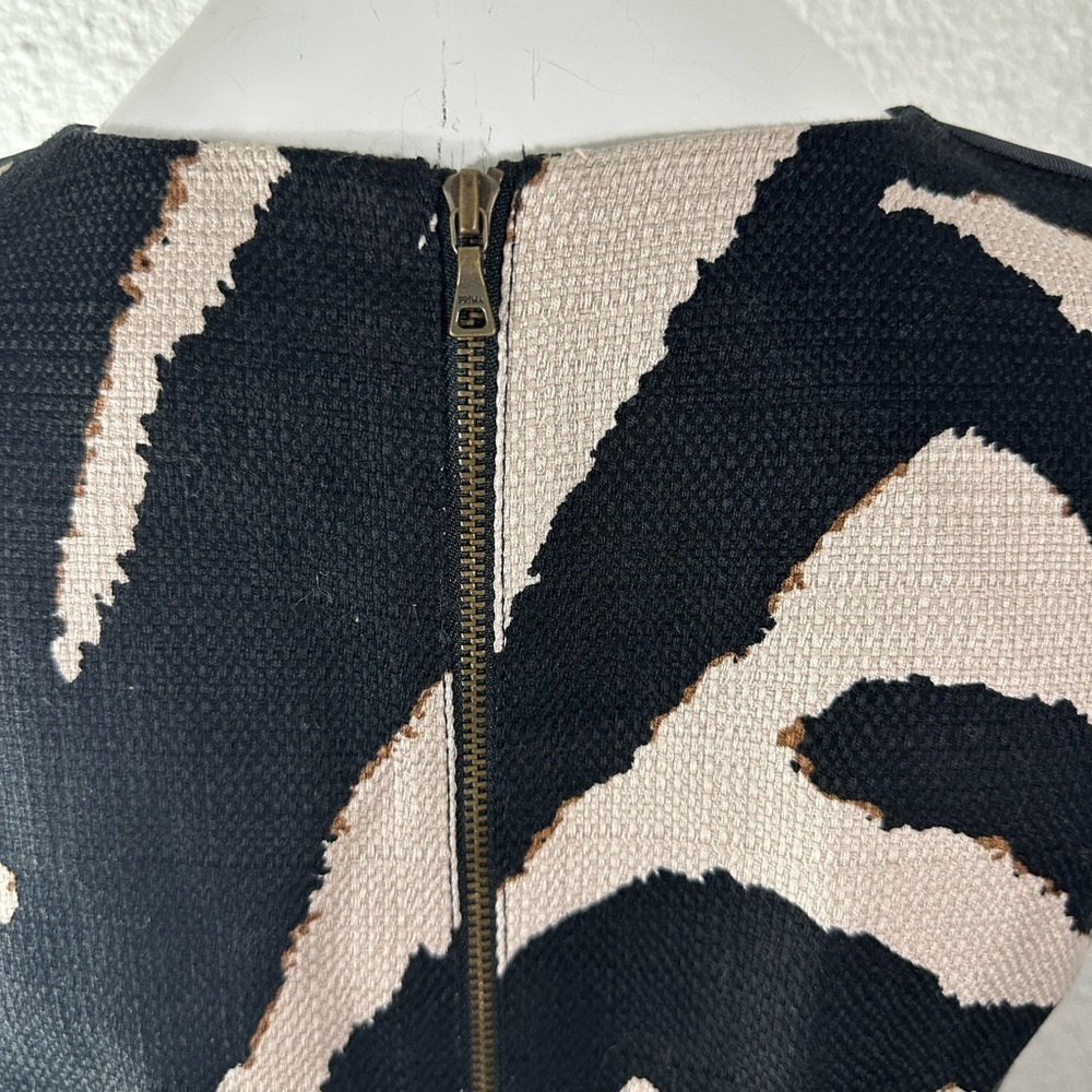 Ann Taylor LOFT Womens Sheath Dress Black Zebra Design Zip Sleeveless Size 6 - Picture 2 of 6